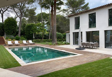 Maison contemporaine avec piscine et jardin 4