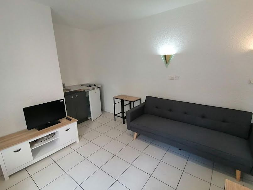 Location meublée appartement 1 pièce 15 m² à Poitiers (86000), 430 €