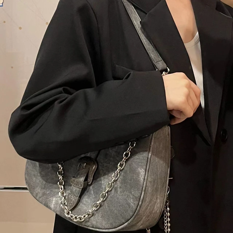 Niche retro lančana platnena torba za rame sa naprednom teksturom, svestrana crossbody. Savršena za svaku priliku i kombinaciju.