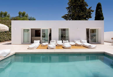 Villa with pool 4