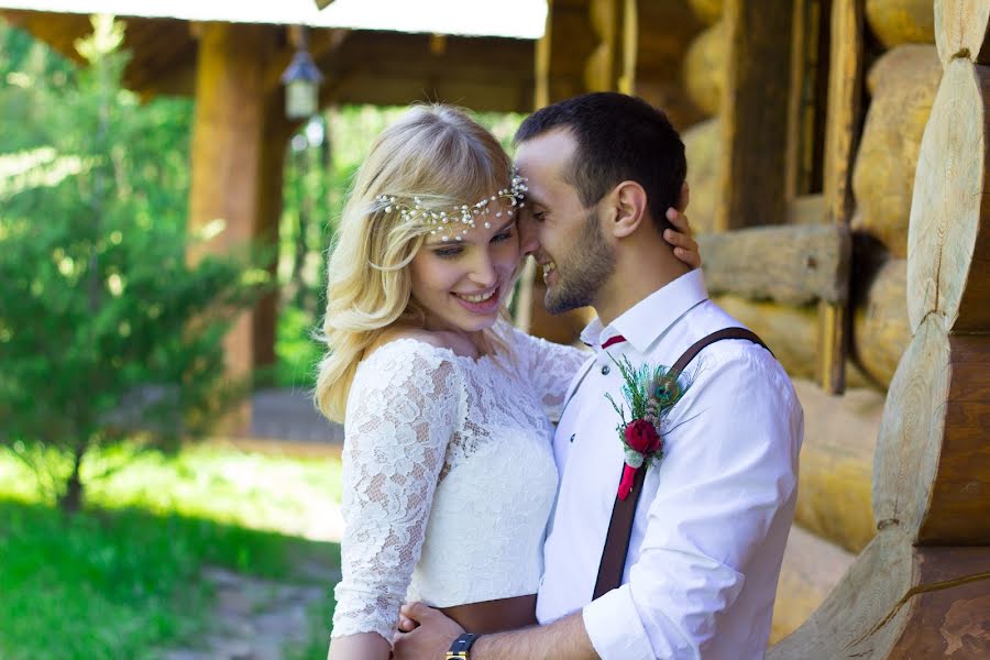 Fotógrafo de bodas Yuliya Averina (averinajulia). Foto del 10 de junio 2015