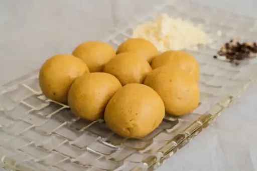 Besan Laddu[100 Gms]