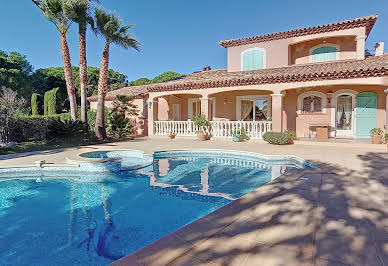 Villa with pool 18