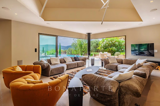 Villa avec piscine et terrasse 4