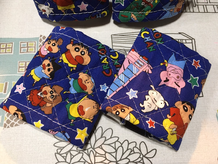 NV350キャラバンのネックパッド　バックルカバー・クレヨンしんちゃんネックパッド・夏タイヤに変えたい❣️・１号白　２号黒・白しんちゃん　黒しんちゃんに関するカスタム事例の投稿画像4枚目
