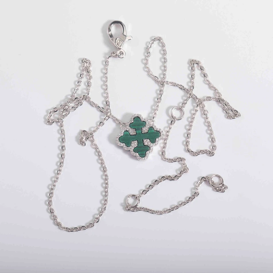 Fritillary Bud Klaverblad Hanger S925 Zilveren Ketting, een stijlvol sieraad om je dagelijkse look te verfraaien.