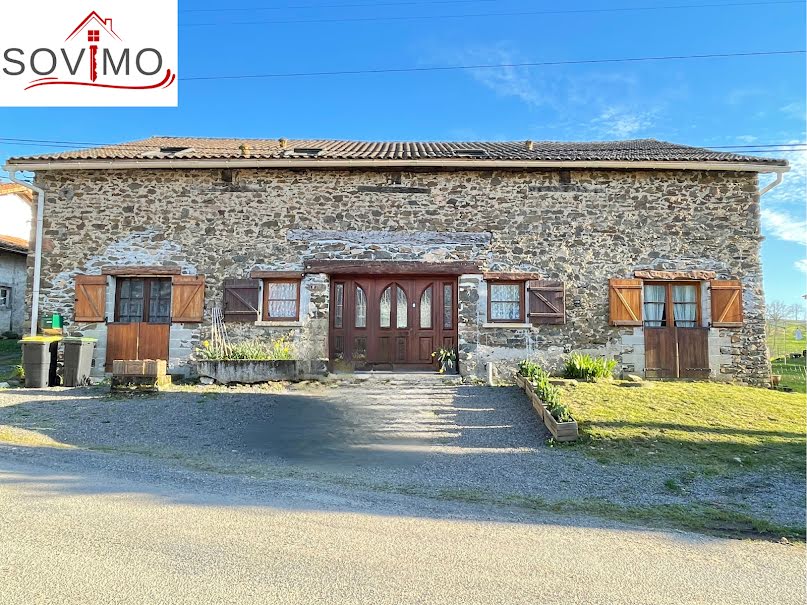 Vente maison 8 pièces 272 m² à Saulgond (16420), 265 000 €