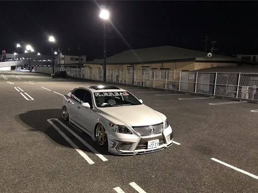 レクサス Ls460後期型はカスタムベースにおすすめ 中古車相場やカスタム事例を紹介 Cartuneマガジン