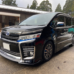 ヴォクシー ZRR85W