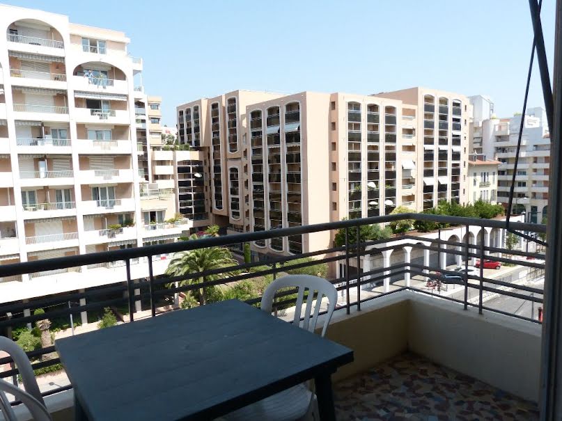 Location meublée appartement 3 pièces 82 m² à Nice (06000), 1 070 €