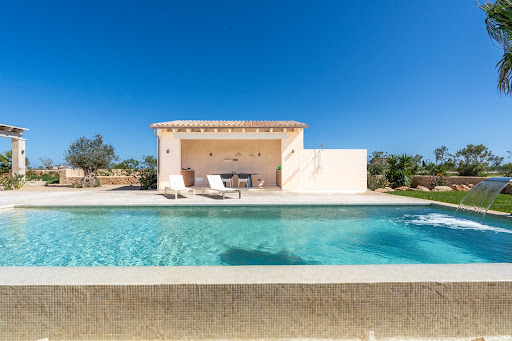 Corps de ferme avec jardin et piscine 5