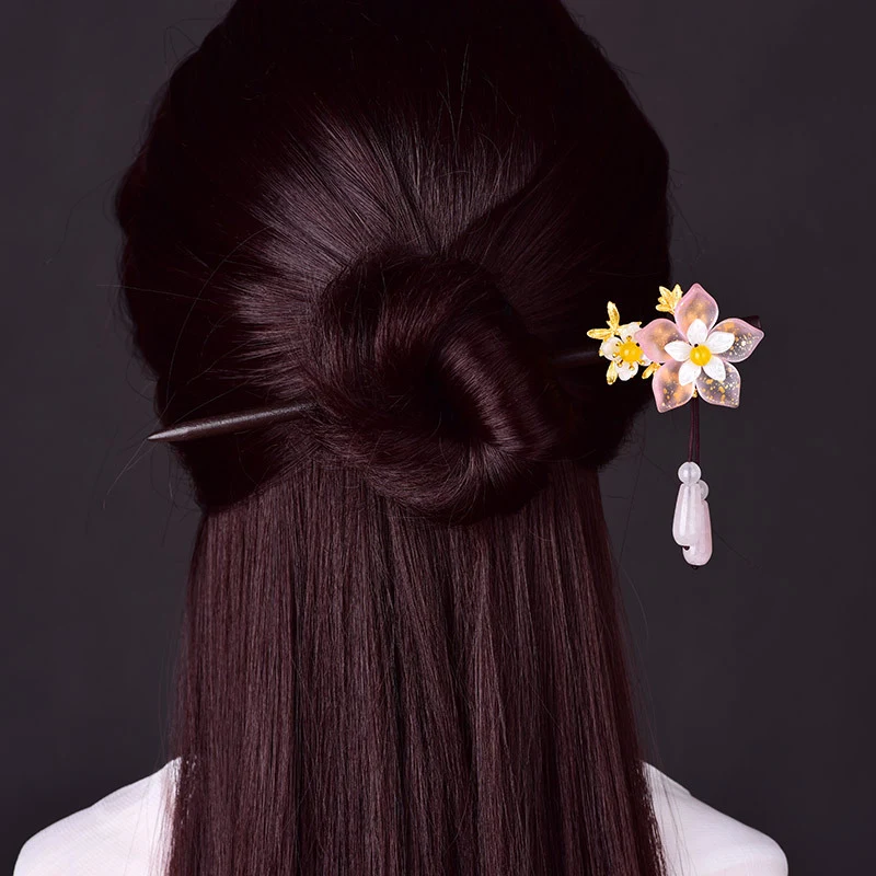 Forcina per capelli per acconciature impeccabili. Fissaggio duraturo e stile senza sforzo, perfetta per ogni tipo di capello e per ogni occasione.