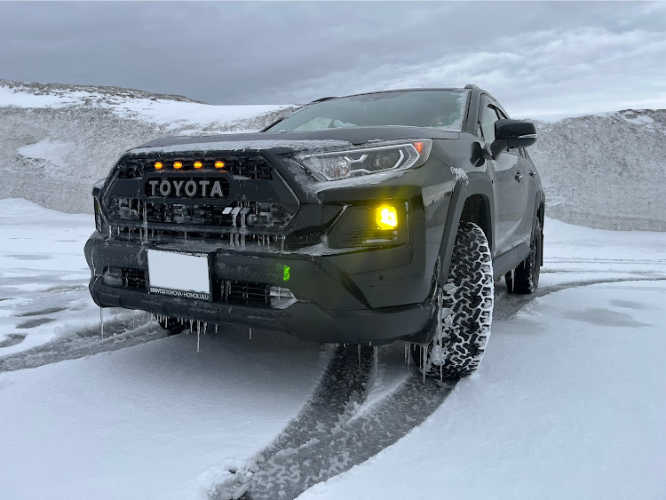 RAV4のタコマ風グリル・雪・写活・ツララ・ALL-Terrain  KO2に関するカスタム事例の投稿画像1枚目