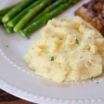 Make Ahead Garlic Herb Mashed Potatoes was pinched from <a href="http://www.bigoven.com/recipe/make-ahead-garlic-herb-mashed-potatoes/980142" target="_blank">www.bigoven.com.</a>