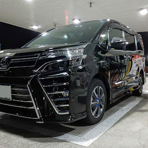 ヴォクシー ZRR85W