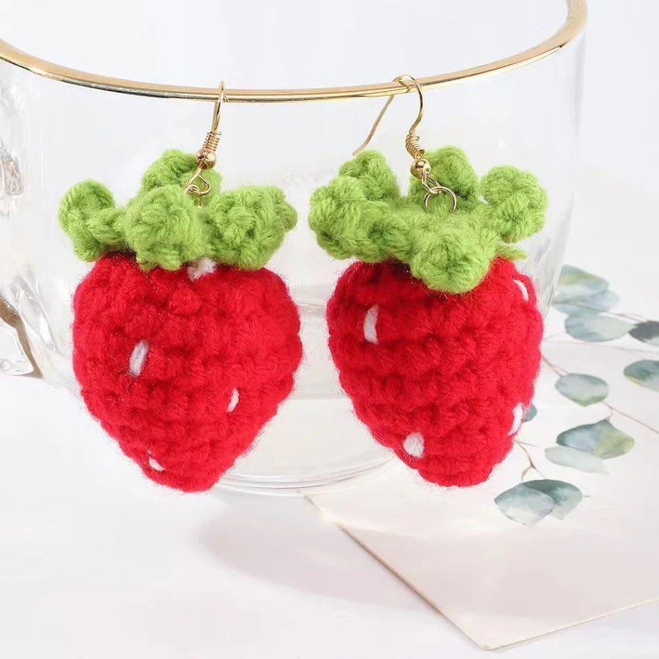 Brincos de botão doces e fofos feitos à mão para mulheres. Adicione um toque adorável ao seu estilo com estes acessórios charmosos.