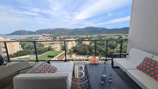 Apartment with terrace and pool 3