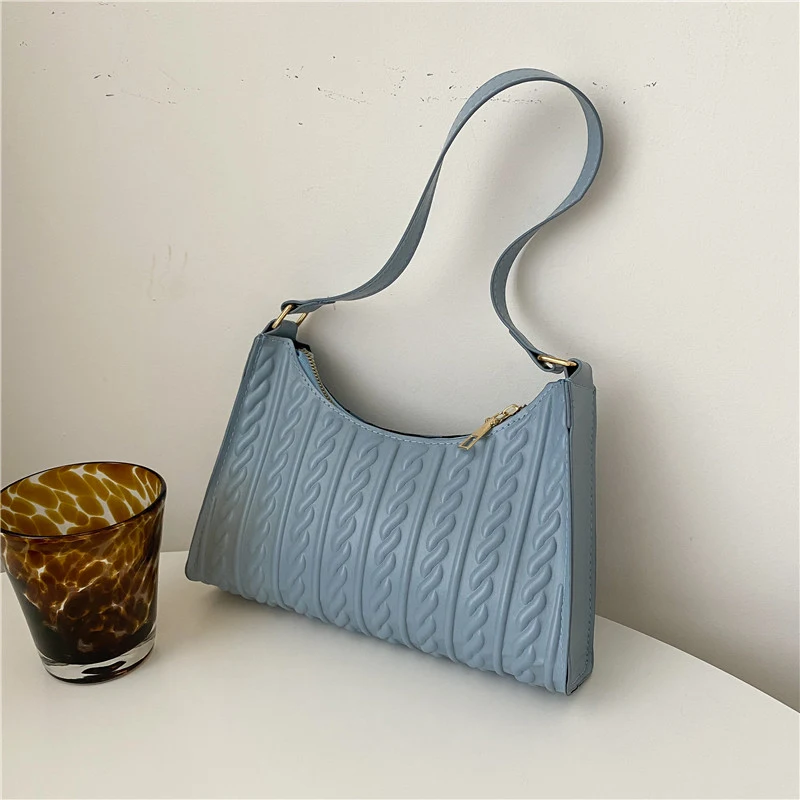 Women's Solid Color Tote Shoulder Bag. A stylish and functional bag, perfect for everyday use, offering ample space and 