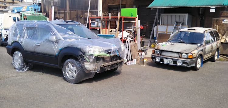 ADバンのエクストレイルT30・オールペン・バンパー修理・駐車場事故・兄弟に関するカスタム事例の投稿画像1枚目