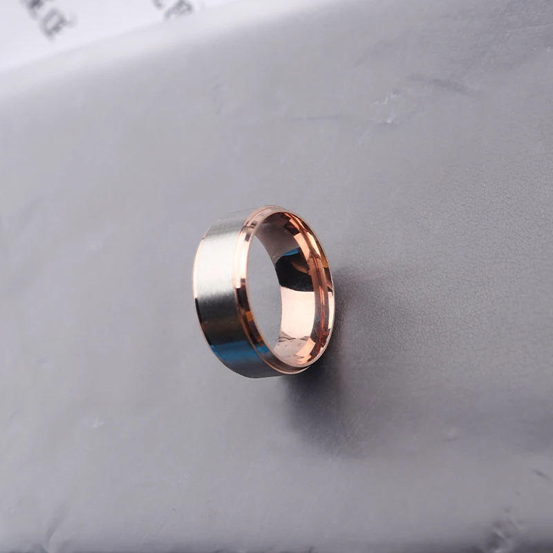Novo Anel de Aço Inoxidável Liso, Moderno e Resistente. Conforto e estilo para uso diário. Desfrute da durabilidade e design elegante. Perfeito.