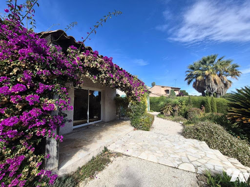 Maison avec piscine et terrasse 1