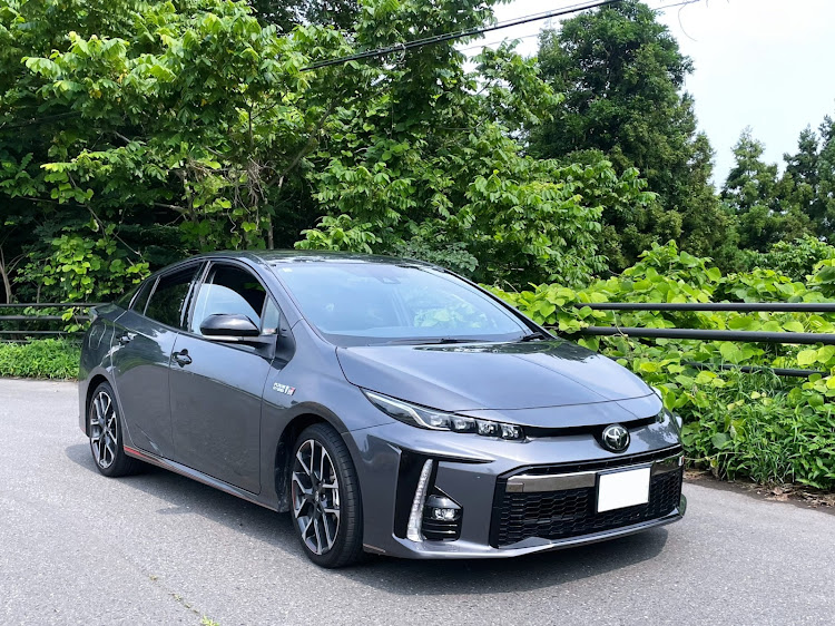 プリウスPHVのドライブ・スッキリ晴れないかな・GR・納車されましたに関するカスタム事例の投稿画像1枚目