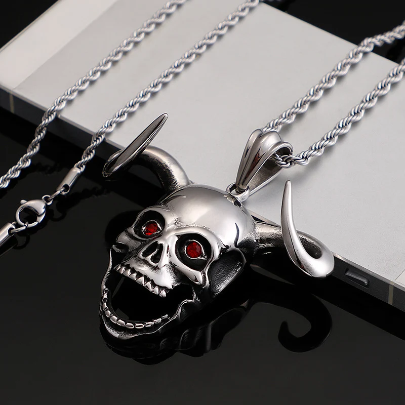 Lange Halskette mit Geisterkopf-Horn-Anhänger für Herren, Rock Hip Hop, markantes Design, dominiert den Look, zeigt Persönlichkeit und Individualität.