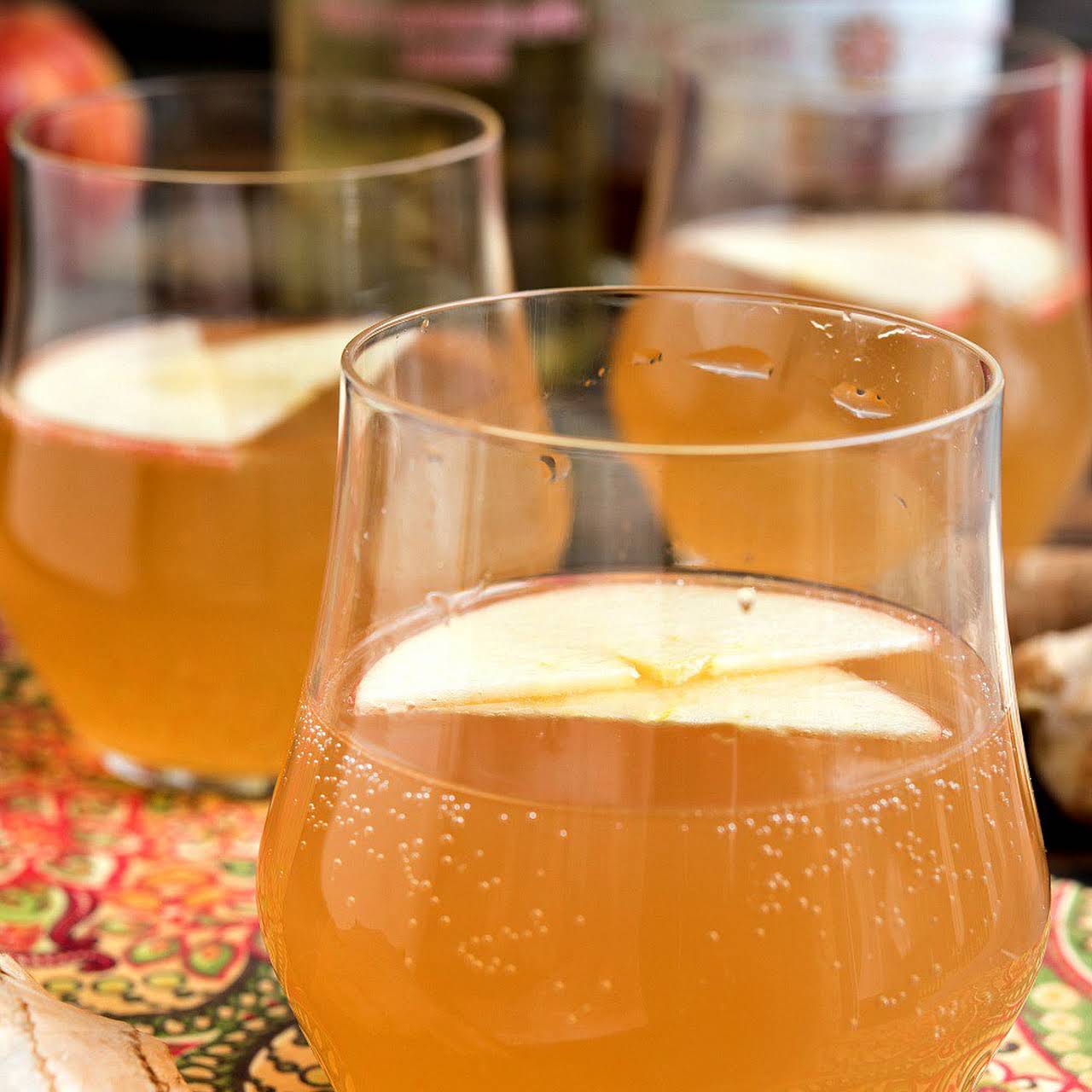 Apple Ginger Kombucha Cocktail