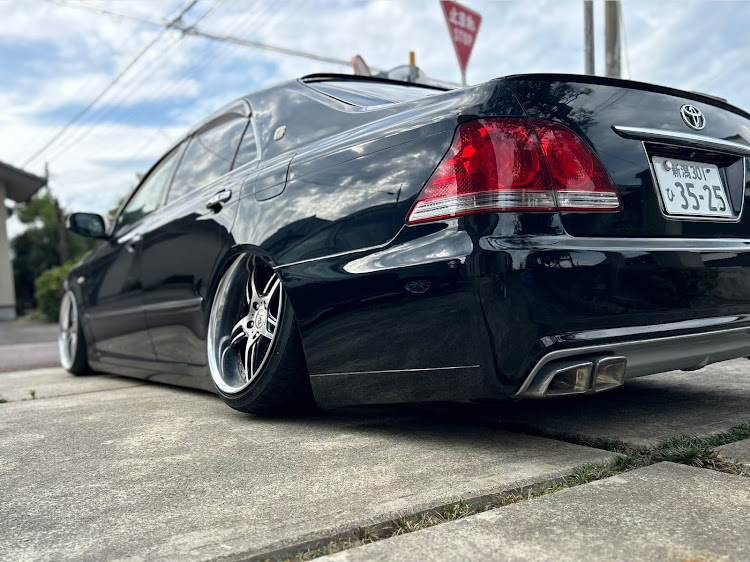 クラウンアスリートのDIY・洗車・18クラウン・セダン・未完成に関するカスタム事例の投稿画像1枚目