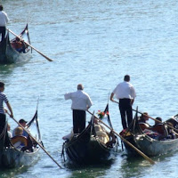 Gondolieri in Canal Grande di 