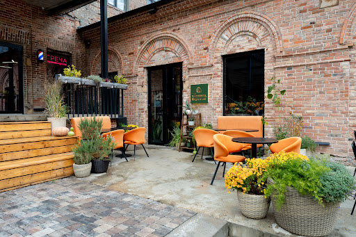 Теплица. Бережно