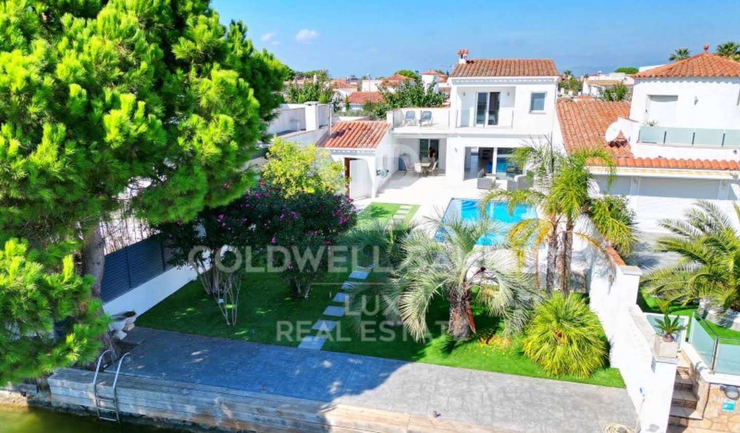 Villa with garden and terrace Empuriabrava