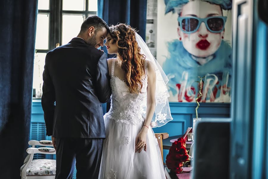 Fotografo di matrimoni Razvan Velev (artheart). Foto del 18 maggio 2017