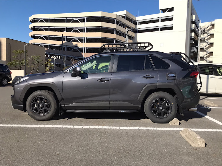 RAV4のTRD・JAOS・サイドピラープロテクター・ピラープロテクター・ピラーに関するカスタム事例の投稿画像1枚目