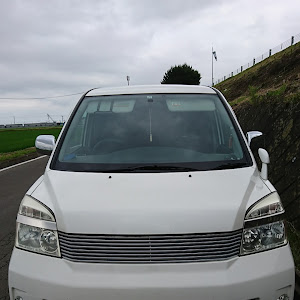 ヴォクシー AZR60G