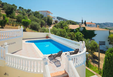 Maison avec piscine et jardin 6