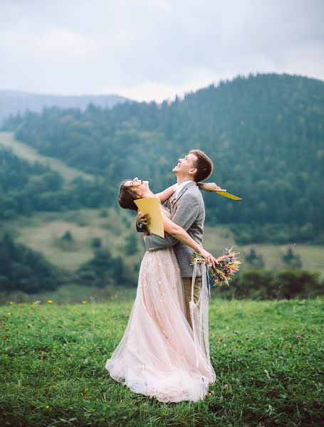 Fotógrafo de casamento Viktoriya Besedina (besedinkavi). Foto de 15 de novembro 2018