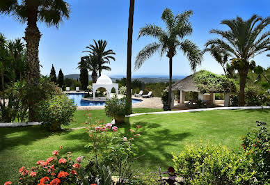 House with pool and garden 2