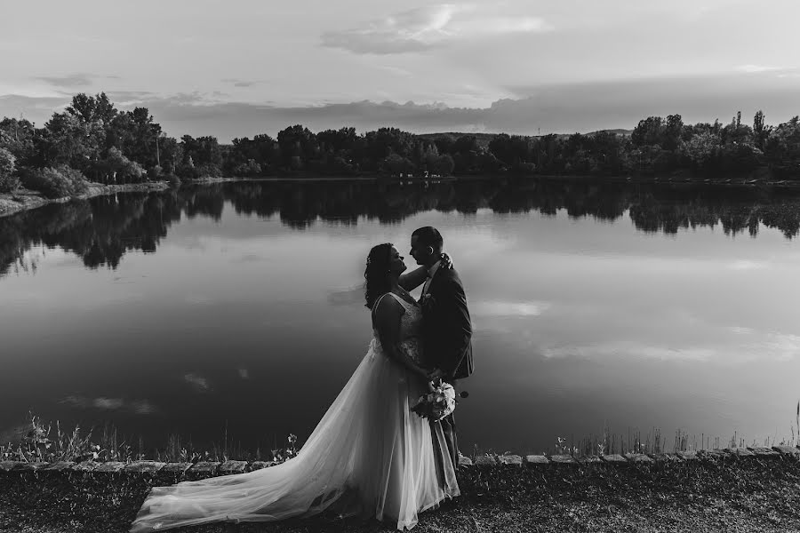 Fotógrafo de casamento Nóra Varga (varganorafoto). Foto de 11 de maio