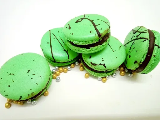 Chocolate Mint Macaron