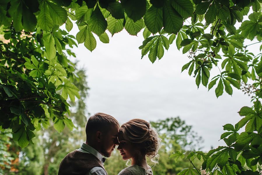 Kāzu fotogrāfs Yuliya Esina (esinaphoto). Fotogrāfija: 19. jūnijs 2017