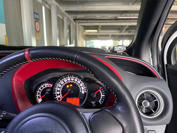 ヴィッツのメーター取り付けに関するカスタム事例の投稿画像1枚目