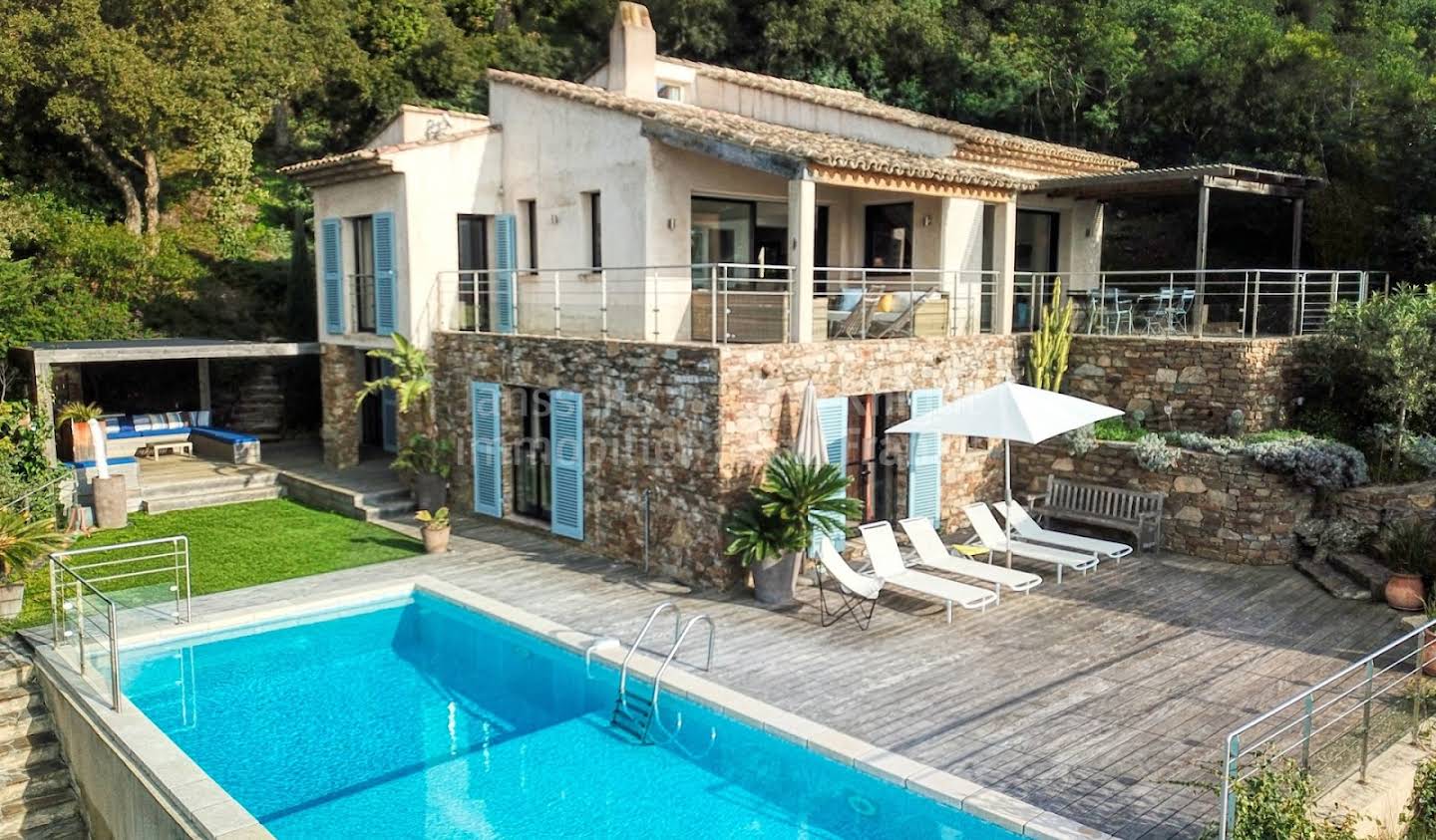 House Rayol-Canadel-sur-Mer