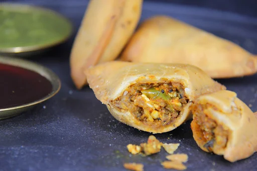 Achari Paneer Samosa ( 3pcs )