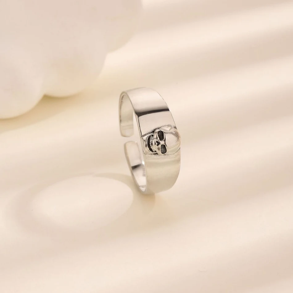 Fashion Personality Retro Skull Ring voor dames en heren. De perfecte ring om je stijl een edgy en retro look te geven. Uniek design.