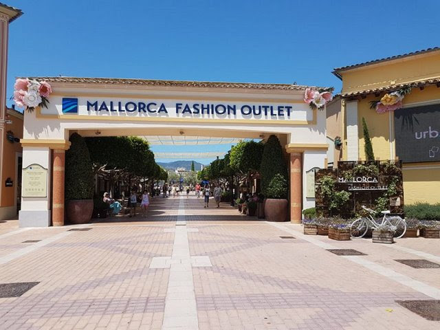 Mallorca Fashion Outlet. Zakupy na wyspie. Sieć sklepów. Majorka