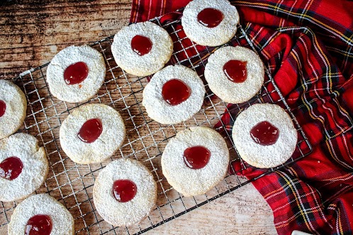 Moreish Cookies With Jam