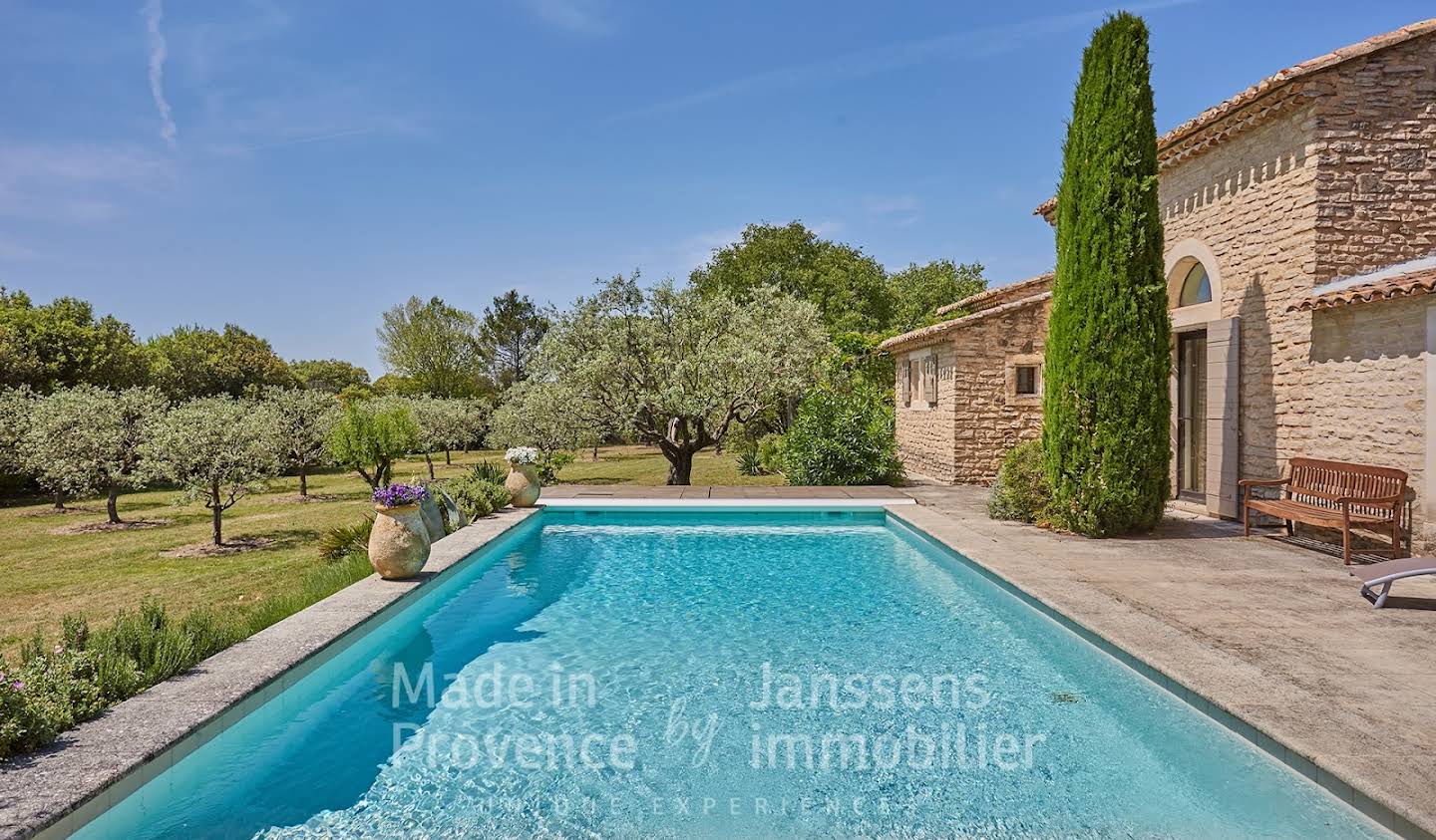 House with pool Cabrières-d'Avignon