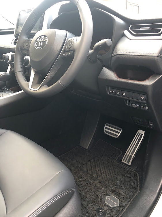 RAV4の流用パーツ・室内イルミネーションに関するカスタム事例の投稿画像4枚目