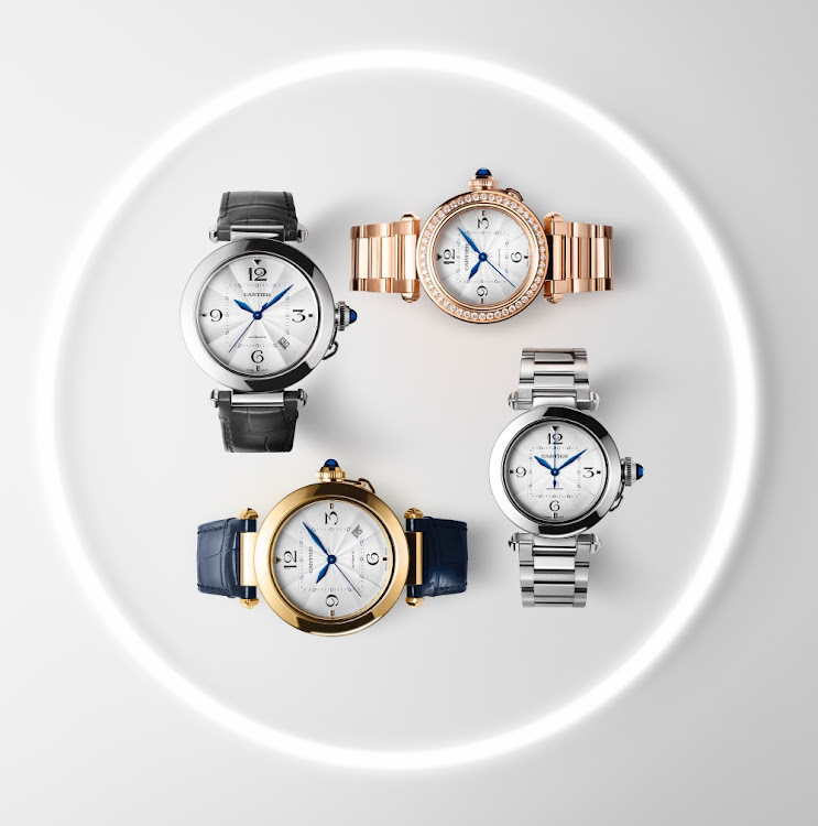 In steel, gold or leather, all versions can be interchanged thanks to an adaptation of the Cartier-developed QuickSwitch system.